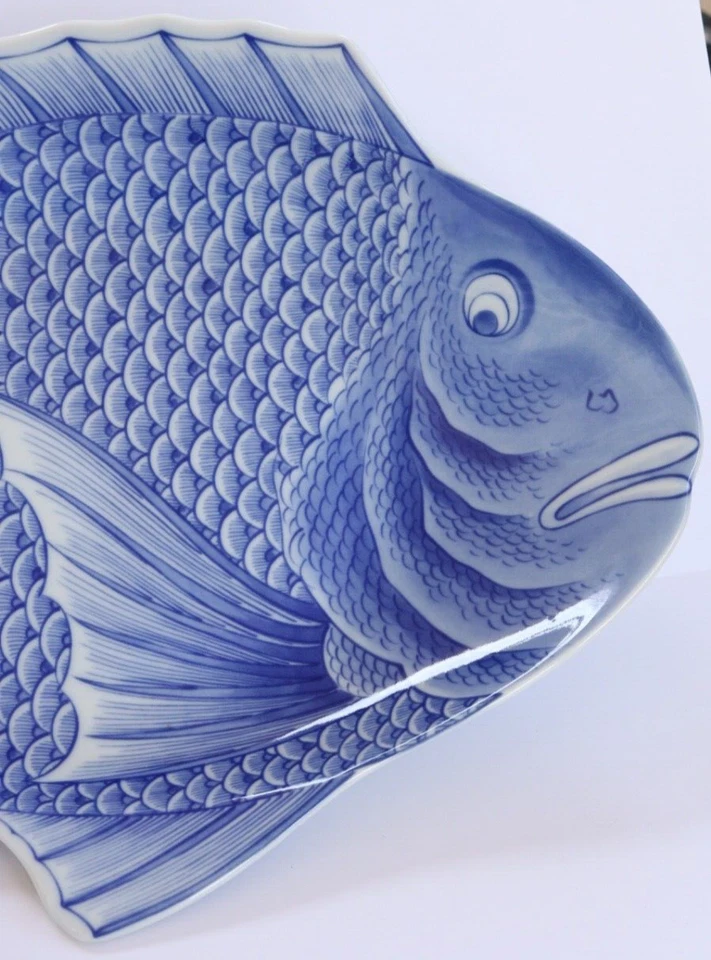Plato antiguo japonés Arita Imari porcelana azul en forma de pescado Foto 4 de 4
