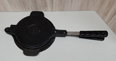 Vintage JOTUL 2 PC Cast Iron Crepe Pizzelle Cookie Krumkake IRON PRESS W/base