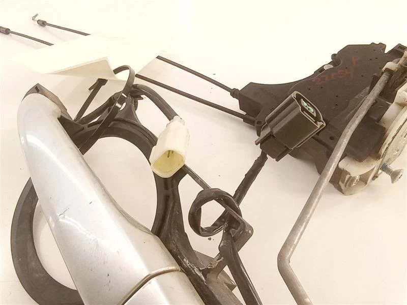 Actuador de bloqueo de pasajero Mitsubishi Outlander 2008 con mango plateado OEM  Foto 4 de 4