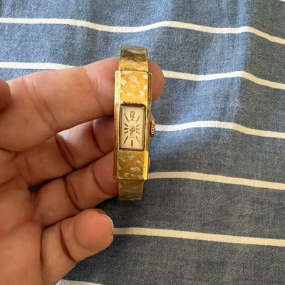 Mechanical Hand-Winding Bangle Wristwatches with 17 Jewels  display picture 3
