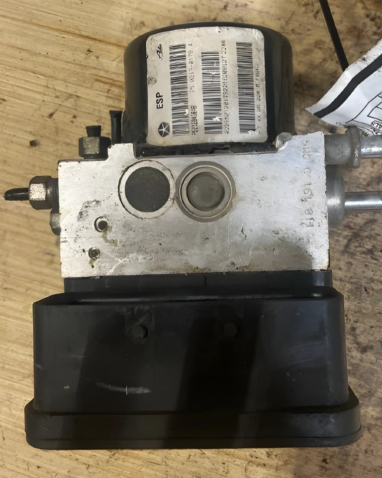 2007 Jeep Liberty ABS Anti-Lock Brake Pump Assembly OEM Foto 2 de 4