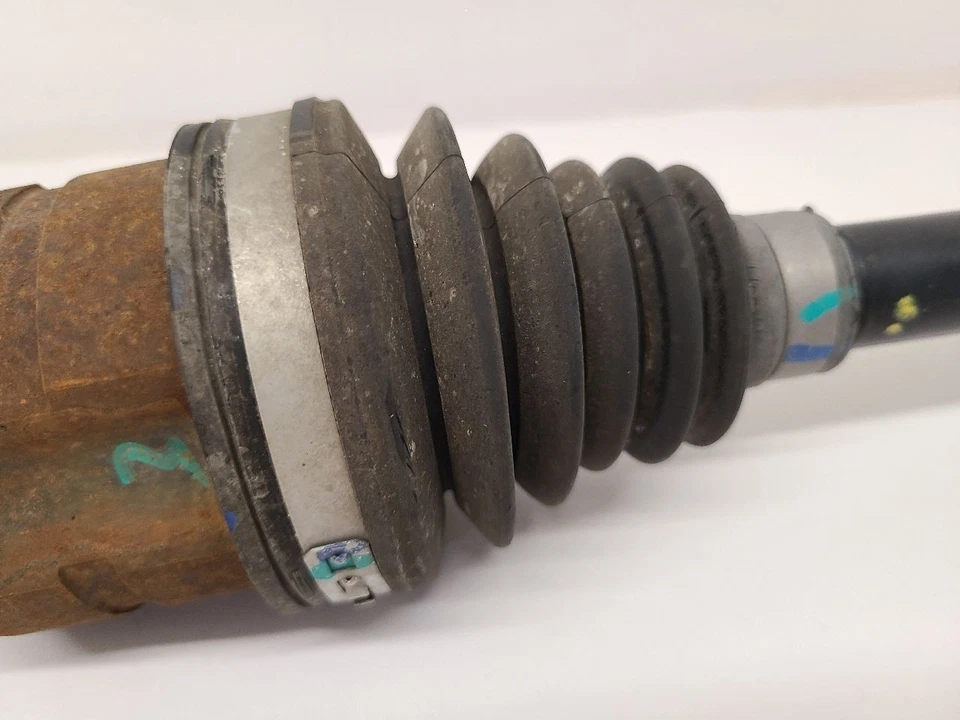 2017 - 2023 CADILLAC XT5 Passenger Right Axle Shaft Rear Axle - Image 3 of 4