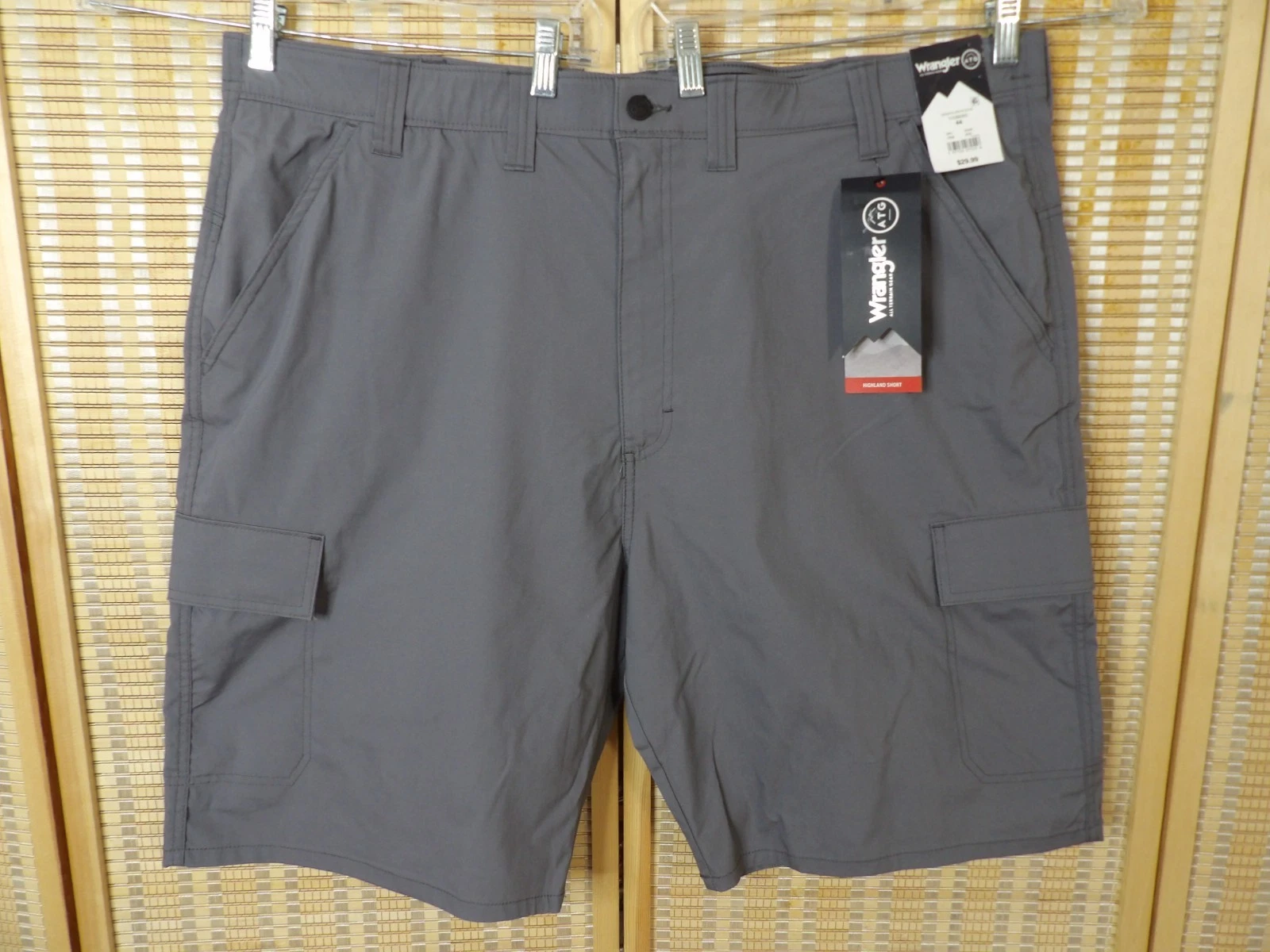 NWT Men's Wrangler ATG Size 44 Highlang Cargo Shorts