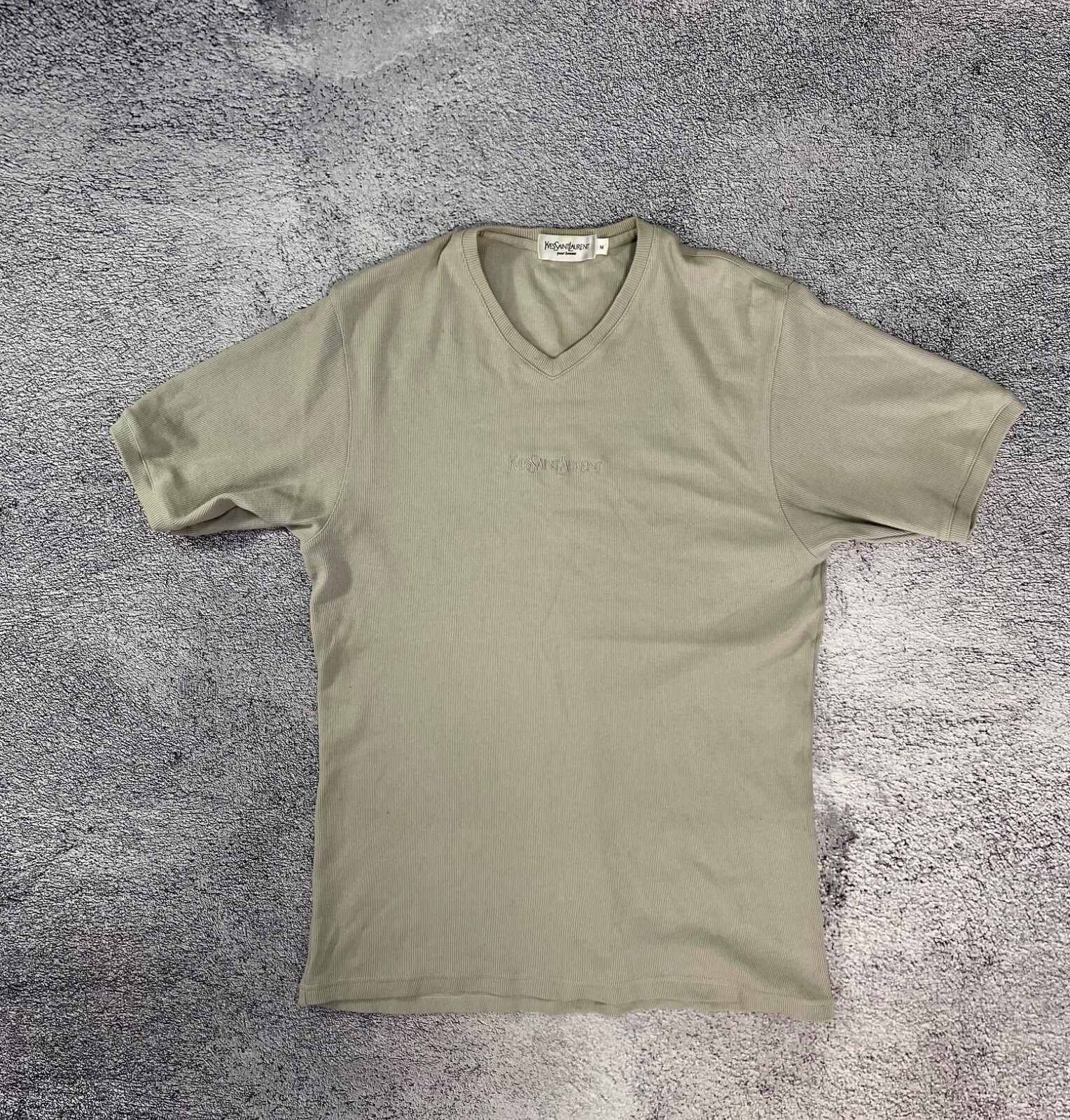 T shirt uomo Yves Saint Laurent YSL taglia M scollo a V cotone rara logo centrale