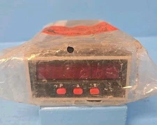 Red Lion Controls IMI04100 Panel Meter