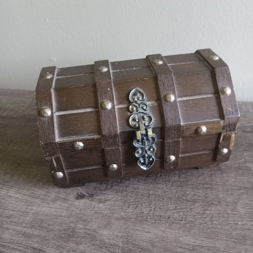 Vintage 70er Jahre Holz Piraten Schatztruhe rot Samt gefüttert Schmuckbox