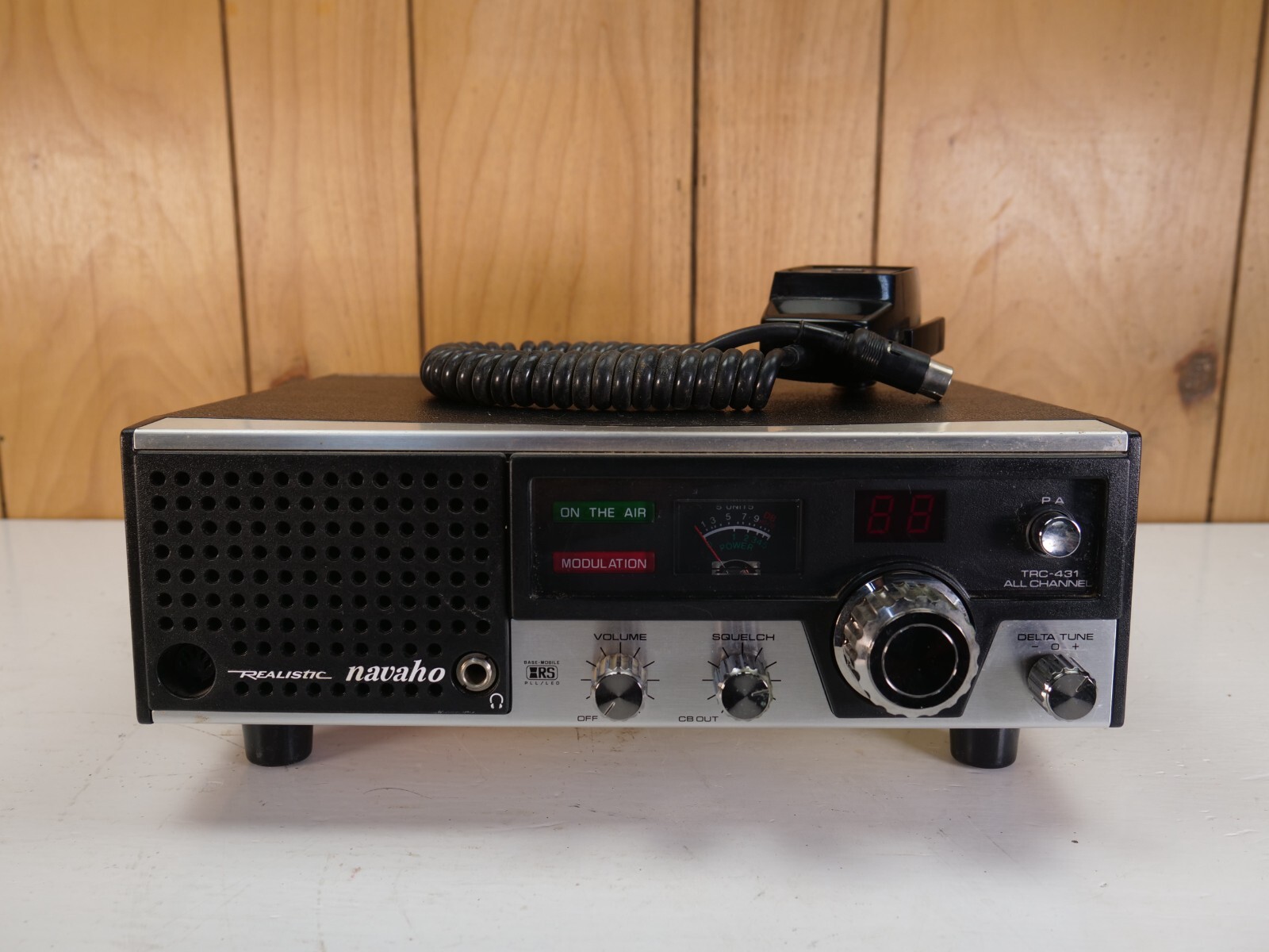 Vintage Realistic Navaho TRC431 40 Channel Base Station Mobile CB