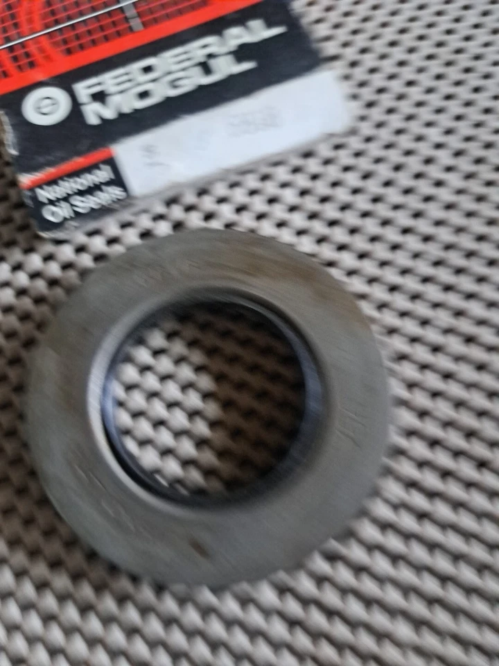 Уплотнение дифференциальной шестерни Federal Mogul National Oil Seals 6818 новое в коробке новое из старых запасов - Изображение 2 из 3