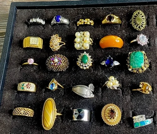 VTG Lot 25 Costume Jewelry Rings Gold Silver Gems 1-925 2-Sarah COV  2-Avon ESPO