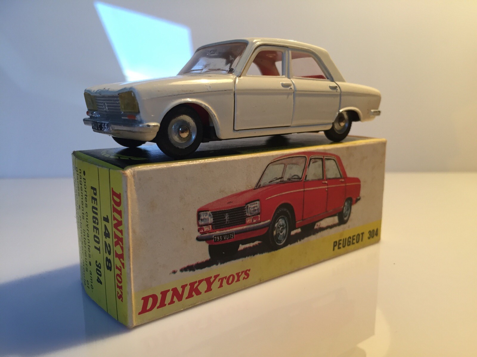 Dinky 1428, Peugeot 304 - Free Price Guide & Review