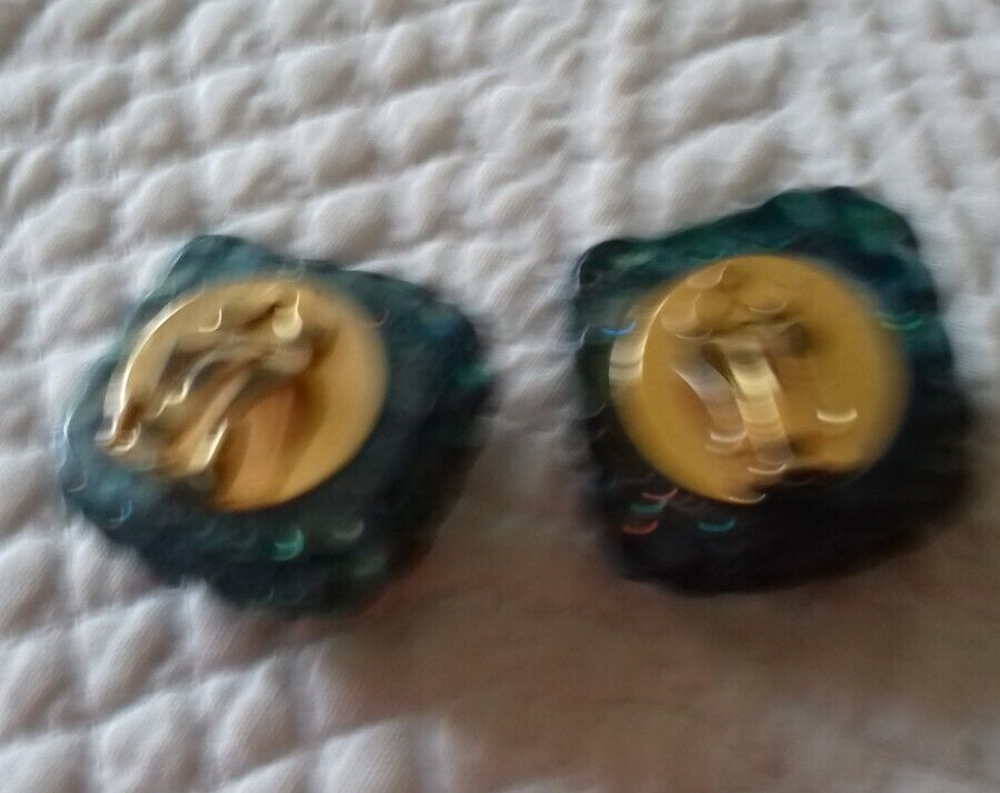 Boucles D'oreilles Clips Vintage En Bakélite Verte – Modèle Rétro, état D'occasion Mais Charmant