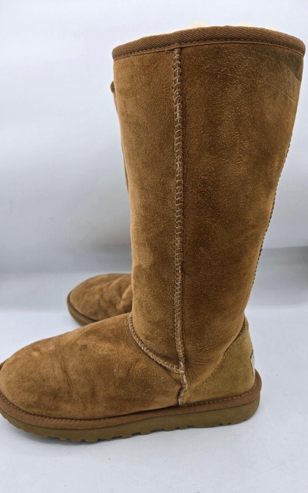 UGG Australia  Classic Tall II Women’s Chestnut Suede Boots Size 6