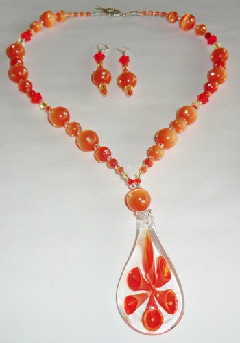 VNTG Orange Glass Floral Pendant Crystal Necklace With Dangle Drop Earrings 22" - Picture 3 of 5