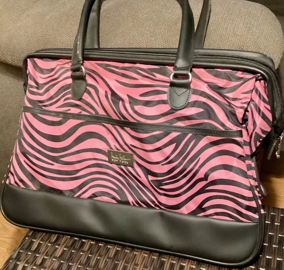 NIcole Miller Нью-Йорк большой выходные путешествий сумка с короткими ручками черный и белый животных печати 