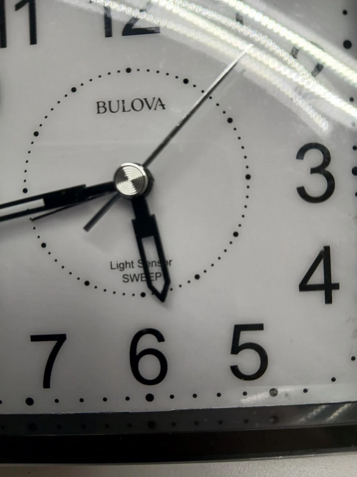 Bulova B1872 Light Sensor Sweep Alarm Clock - Image 2 of 4