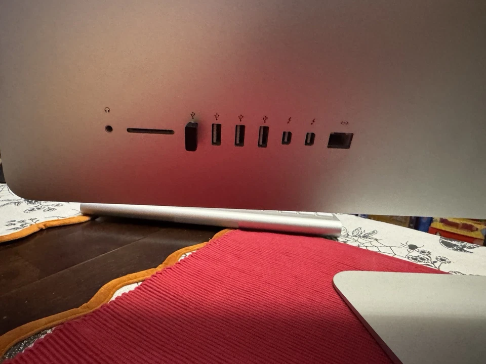 Apple iMac 27" (1TB HDD + 128GB SSD, Intel Core i7 3rd Gen., 3.40 GHz, 8GB)... - Image 3 of 3