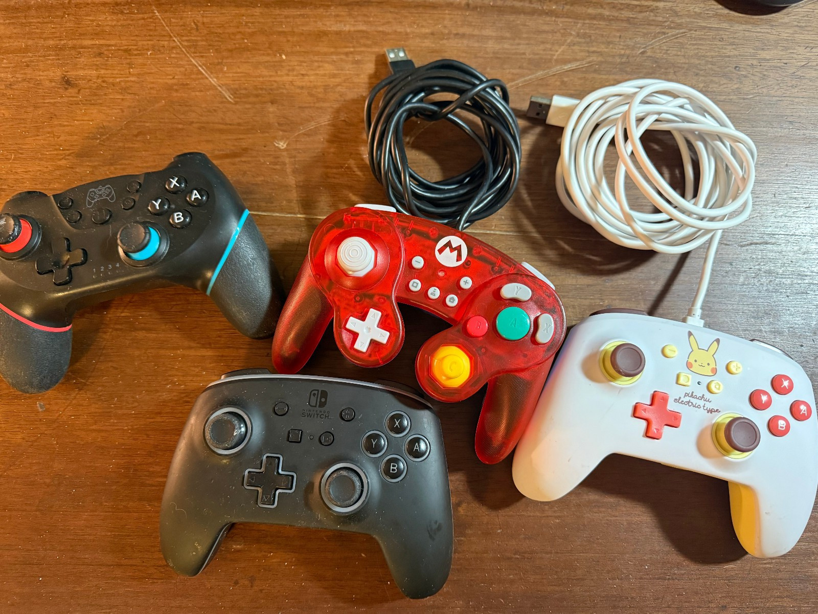 Lot of 4 Nintendo Switch Controllers -  Pro - Mario Gamecube - Pikachu - Tested