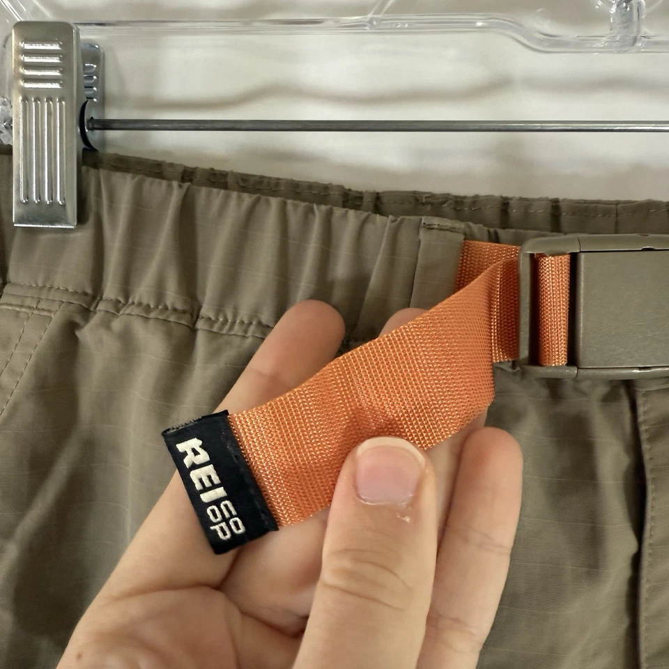 Pantalones Cortos de Senderismo REI para Mujer Gris Medio con Cinturón 3.5" Entrepierna Nylon Bolsillos Botón Cremallera Foto 3 de 4