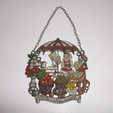 Deko Zinn Fensterbild Wandbild München Viktualienmarkt Höhe ca. 12 cm o. Kette