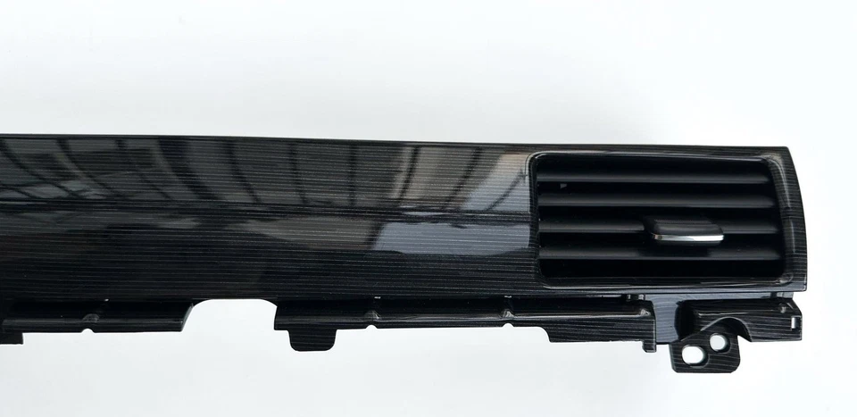 Отделочная панель приборной панели Mitsubishi Outlander с вентиляционными отверстиями для пассажира 2014-2020 годов выпуска от оригинального производителя - Изображение 2 из 4