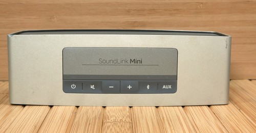 Mini altavoz Bluetooth portátil Bose SoundLink con cargador - Imagen 4 de 10