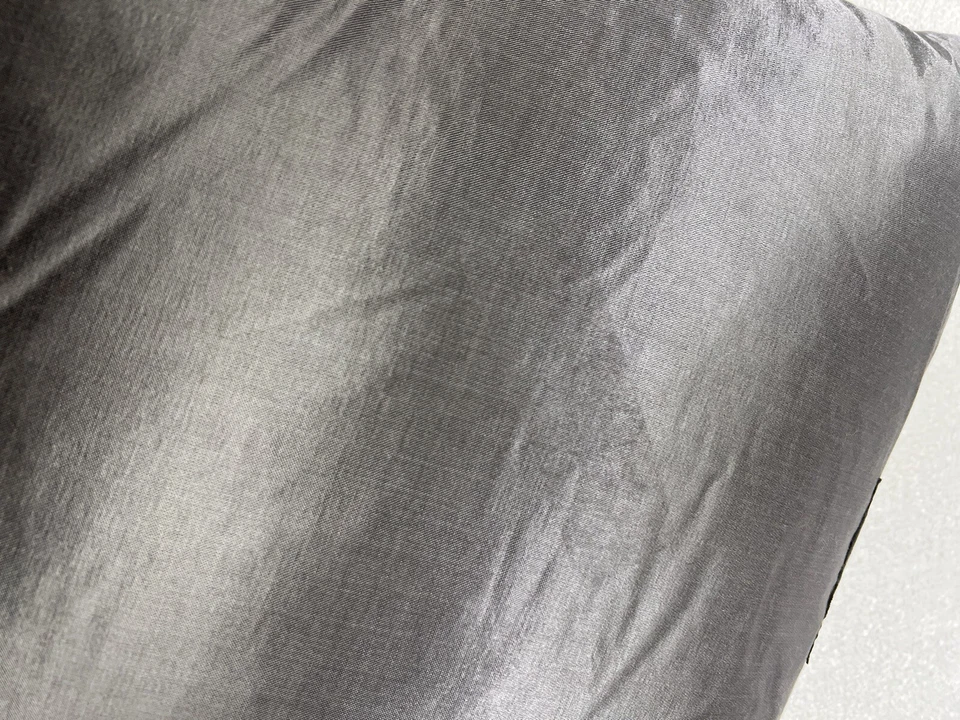 Almohada decorativa Donna Karan actual puntada metálica carbón 16x16 nueva con defectos Foto 4 de 4