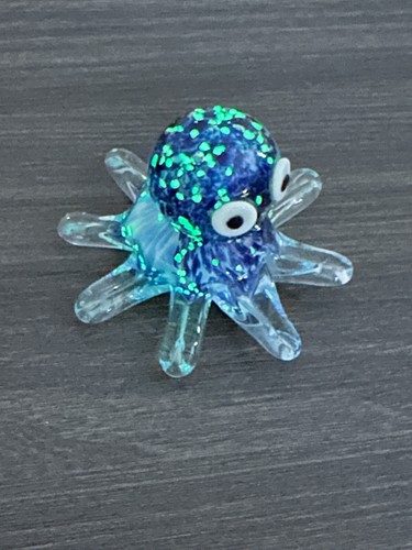 Pisapapeles Dynasty Gallery Blue Glow in the Dark Glass Pulpo, vidrio soplado a mano - Imagen 13 de 13