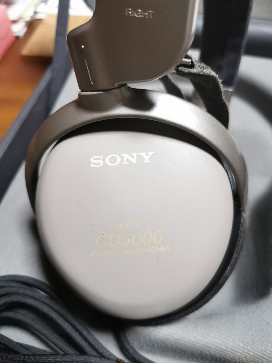 USED Sony MDR-CD3000 Headband Headphones Over-Ear Gray/Black USED Sony MDR-CD3000 Headband Headphones Over-Ear Gray/Black
