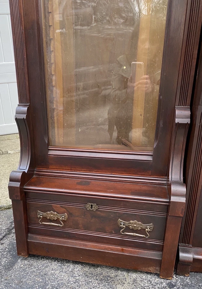 ESCRITORIO CILINDRO VICTORIANO DE NOGAL Y BURL CON ESTANTERÍA Foto 3 de 4