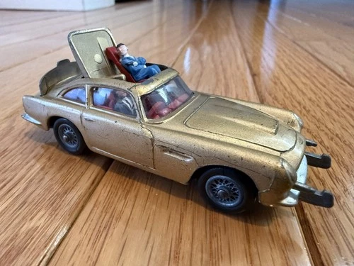 Vintage Corgi Toys 261 James Bond 007 Gold Aston Martin DB5 w/Figures