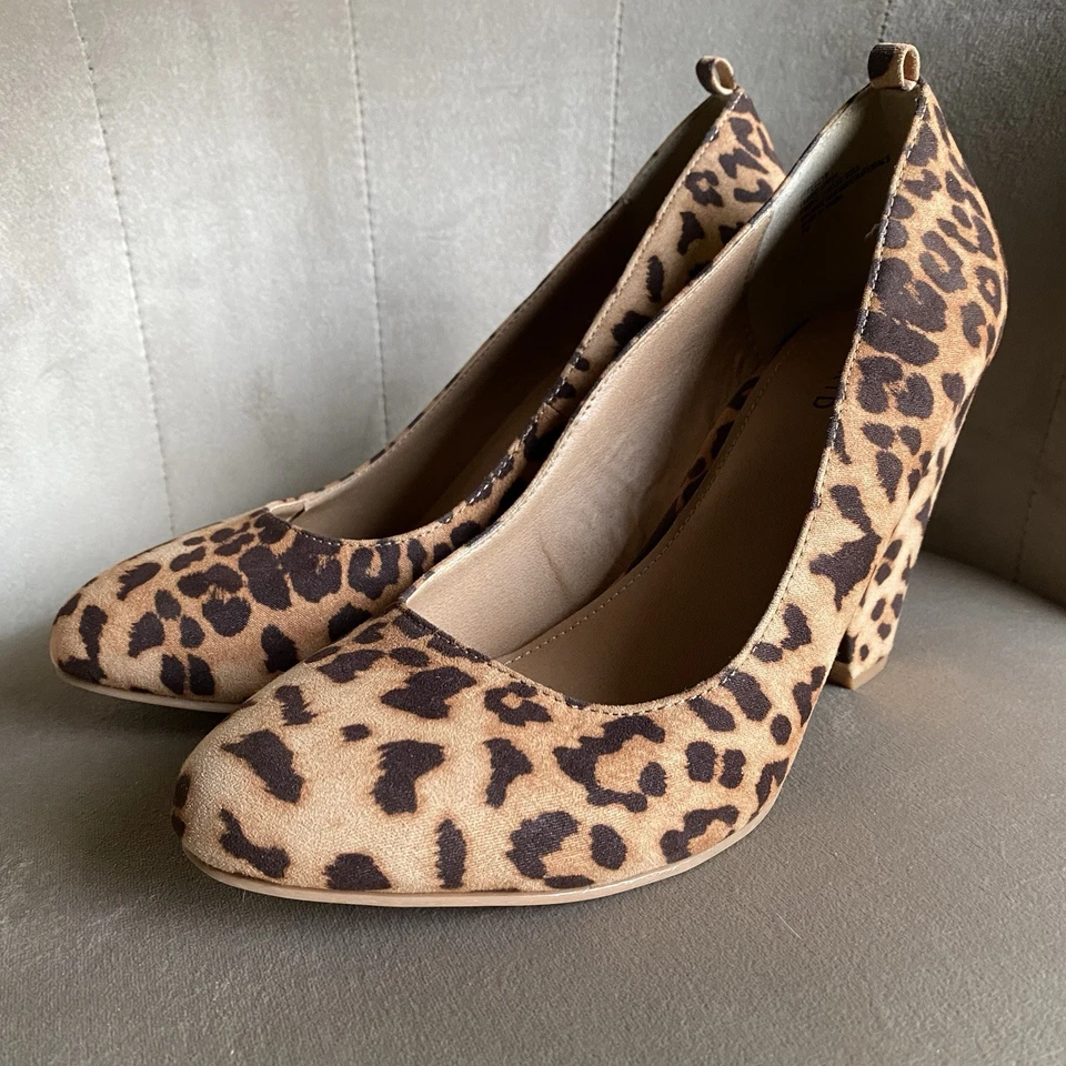 Retro 1940s Leopard Animal Print 9 WIDE Glam Chic Neutral Block Heel Pump Vegan - Image 3 of 4