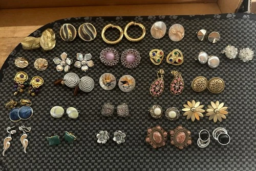 Lot of 26 pairs vintage costume jewelry /clip earrings gold,silver,multi colors.