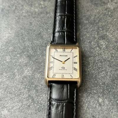 Montre vintage Ricoh RIQUARTZ à quartz cadran blanc romain carré rectangulaire - Photo 1/4