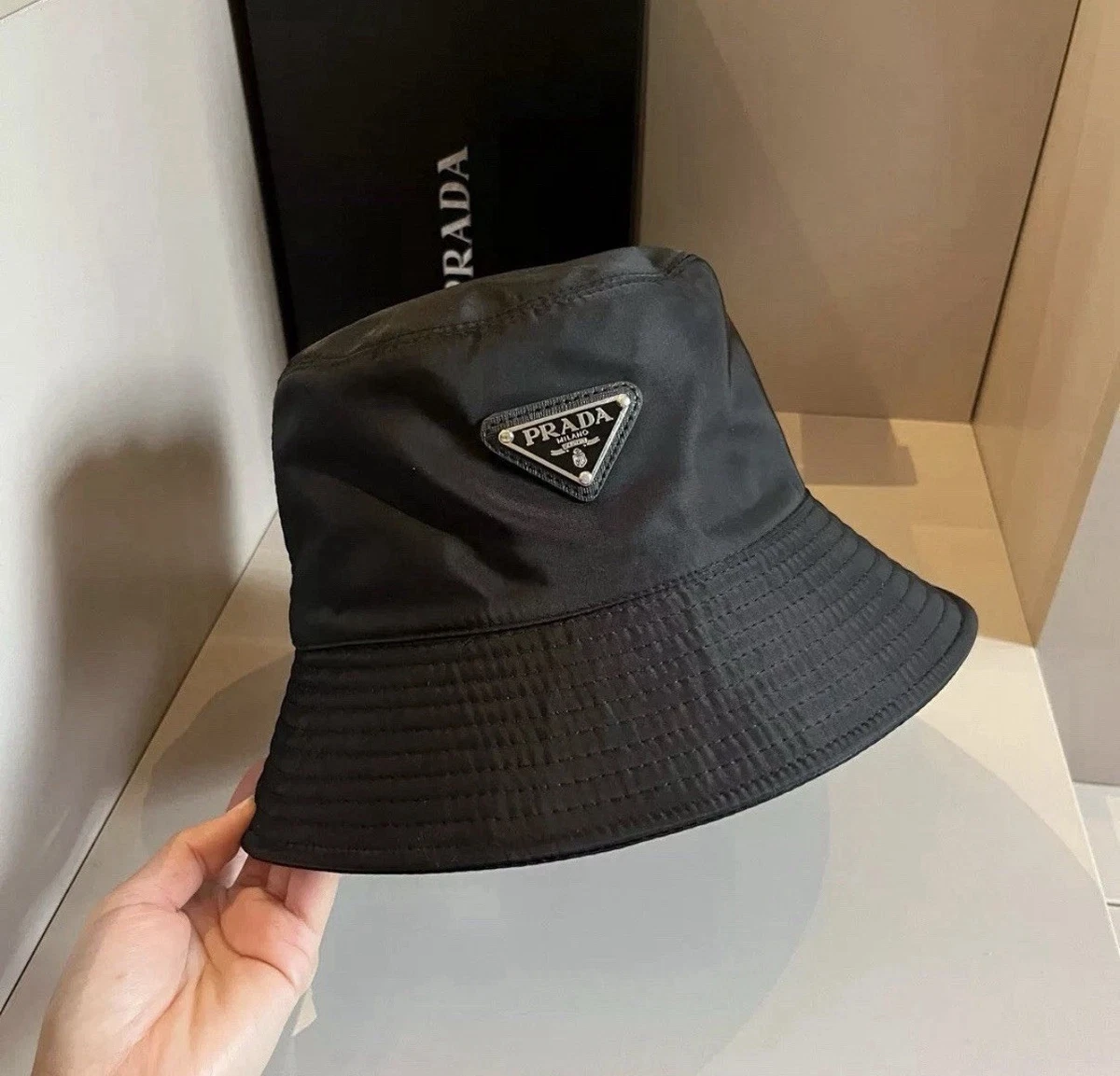 PRADA ブラック バケットハット XL NWOT Authentic PRADA Black Re