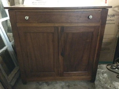 Buffet noyer tout début du 19 ème siècle. Très bel état 2 portes un grand tiroir - Photo 1/4