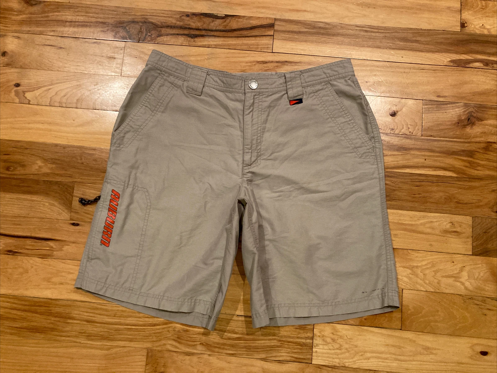 Columbia Omni Shield AUBURN TIGERS Nylon Cotton Blend Beige Shorts Mens 34 x 9