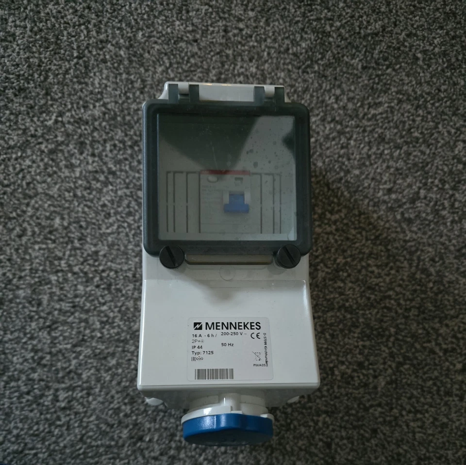 MENNEKES IP44 Blue Wall Mount 3P 25 ° Industrial Power Socket, Rated At 16A, 230 - Image 4 of 4