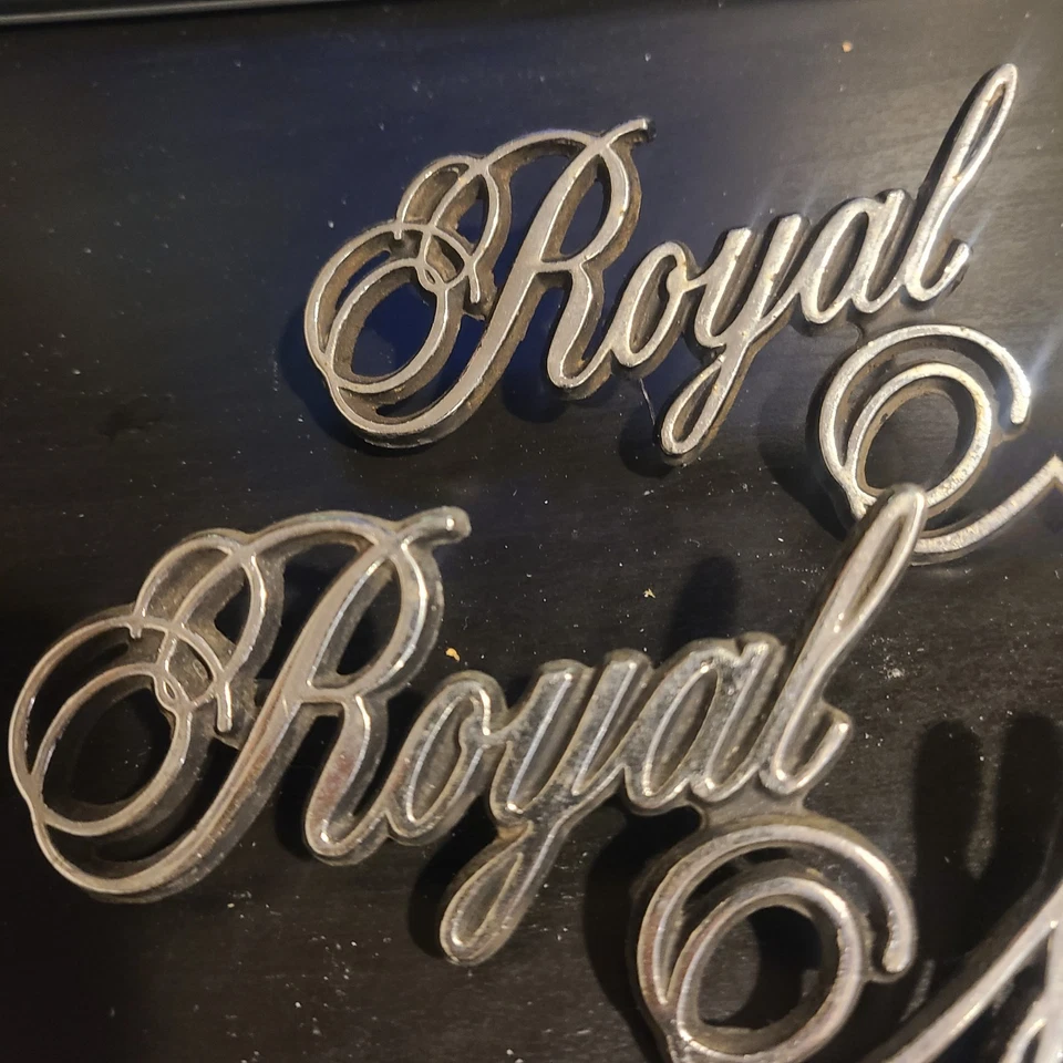 1975 76 77 OEM DODGE ROYAL MONACO FENDER EMBLEMS OEM #3811506 - Imagem 2 de 4
