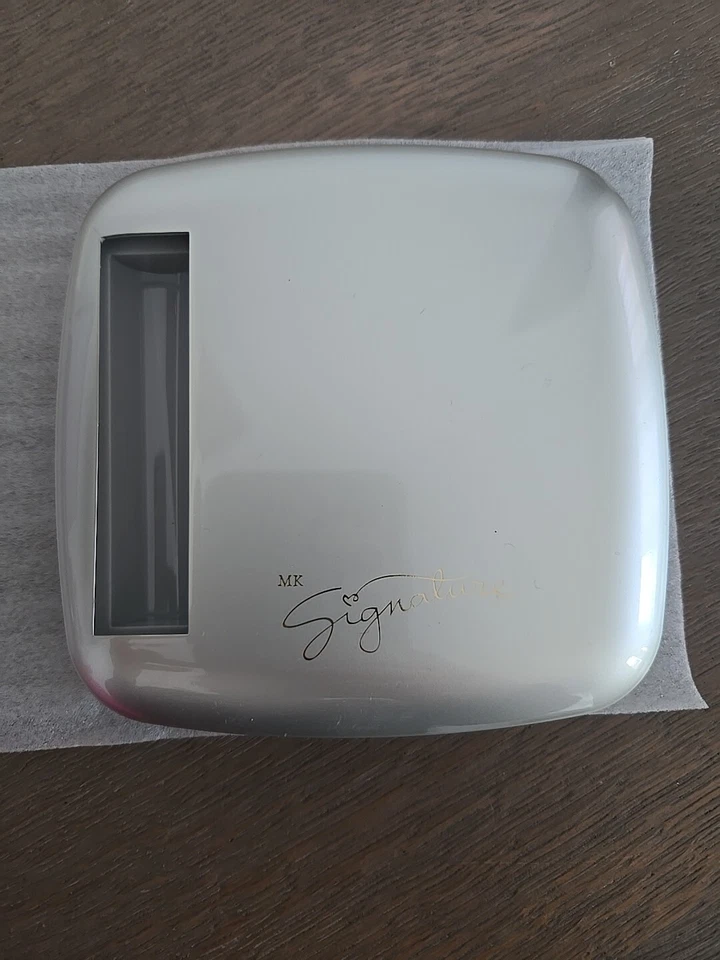 Nuevo Espejo Recargable Mary Kay Signature Compacto Personalizado 9004 4 3/4" X 4 3/4" Foto 4 de 4