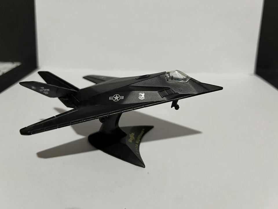 Lote de 3 Die-cast Maisto F-117A Nighthawk TMLM Lockheed USAF Orange Cockpit Foto 4 de 4
