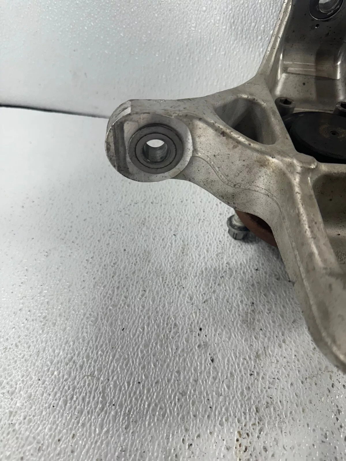 2016-2021 MCLAREN 570S OEM FRONT RIGHT WHEEL SPINDLE BEARING HUB 13B1203CP
