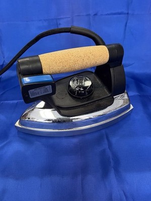 Dampfbügeleisen der Marke Dry Master 