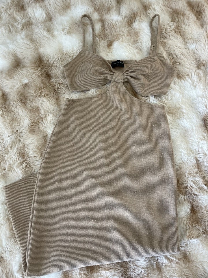 White Fox Women’s Beige Knit Sweetheart Cut-Out Bow Front Bodycon Mini Dress M