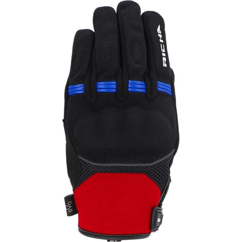 Black Red Blue, photo 2 of 3