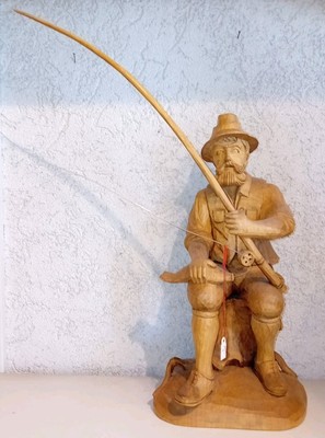Angler sitzend mit Fliegenrute Linde echt Handgeschnitzt Höhe 36/46cm Mehrfarbig