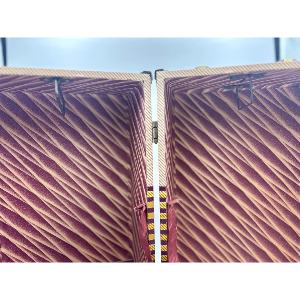 RARE 1940's Antique Doll Trunk  Storage Trunk Decorative Keepsake Box NO LATCH - Image 4 of 4