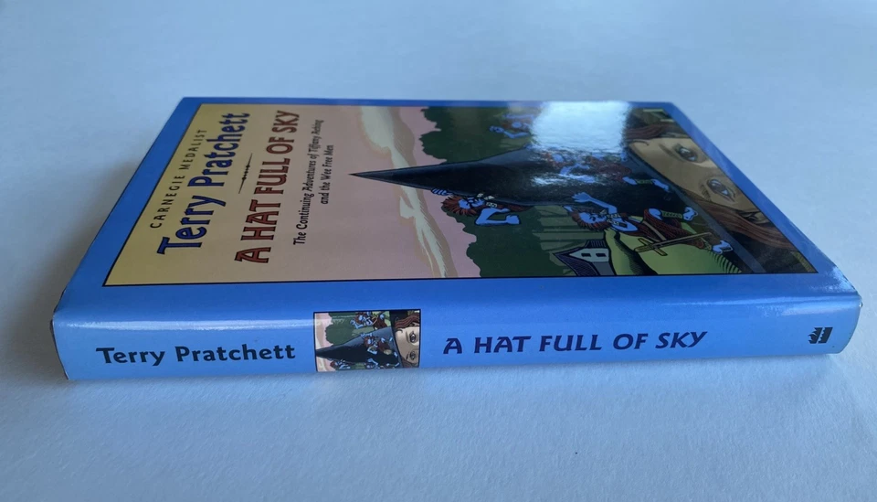 A Hat Full of Sky - Terry Pratchett - HC BCE - 2004 - SIGNED - Discworld #32 - Image 3 of 4