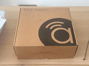 Araknis AN-820-AP-I-1 Point d'accès intérieur 4x4 Wi-Fi 6 Multigigabit 2.4 Gbps