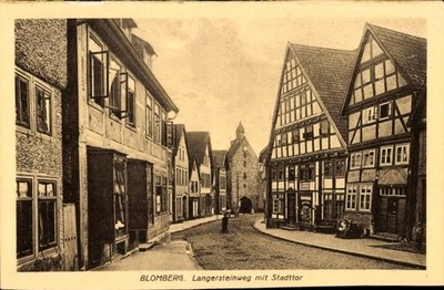 Ak Blomberg in Lippe, Langer Steinweg mit Stadttor - 4249997