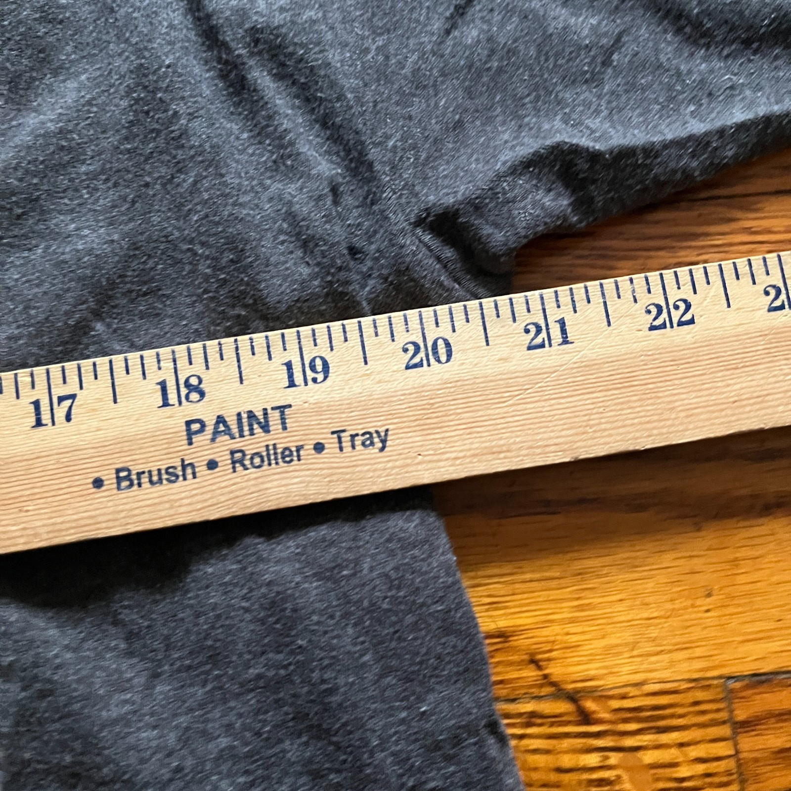 Uniqlo Men's Solid Blank Dark Gray Basic Crew Nec… - image 5